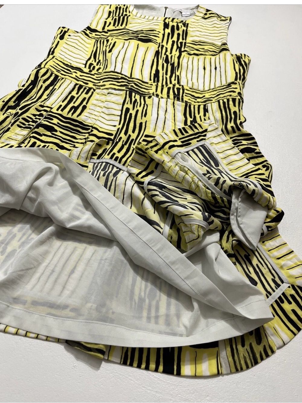 Diane Von Furstenberg Yellow & Black Patterned Sleeveless Dress - Picture 3 of 7